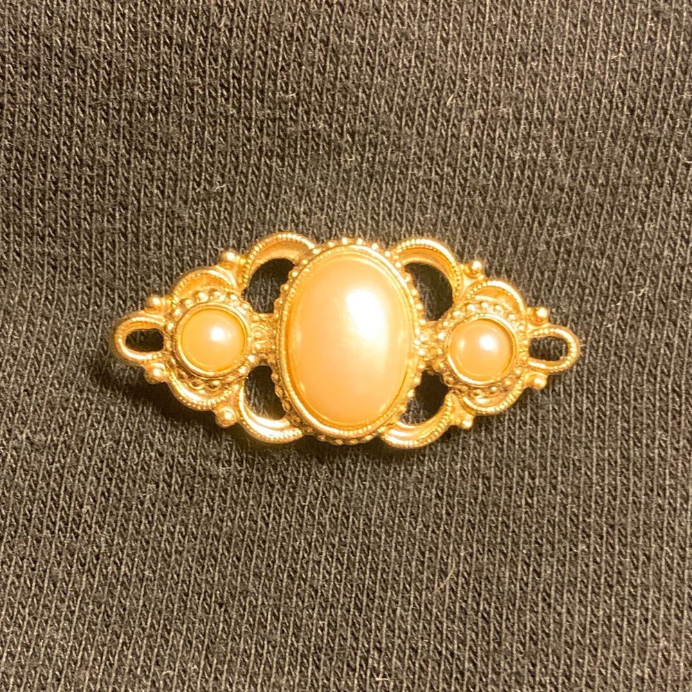 Vintage 1928 Elegant Gold-Tone and Faux Pearl Brooch